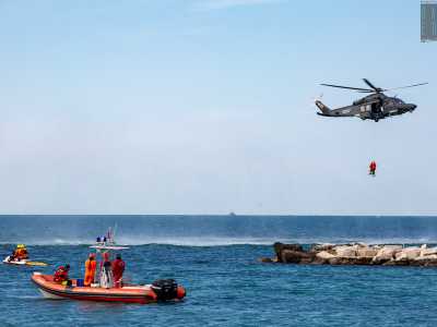 2) la dimostrazione di elisoccorso da parte del 15� stormo S.A.R. foto 4